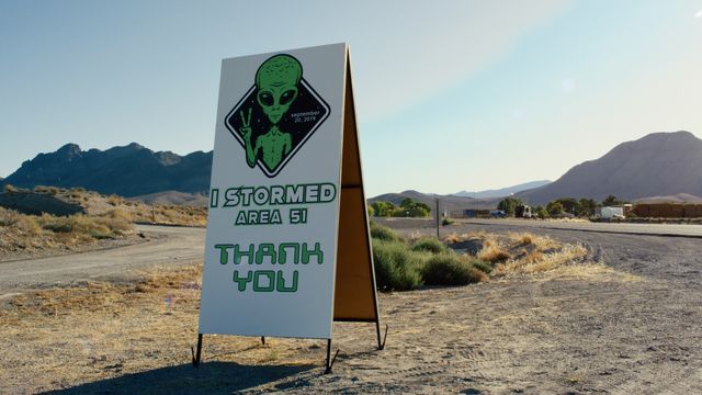 Storm Area 51 — photograph 074